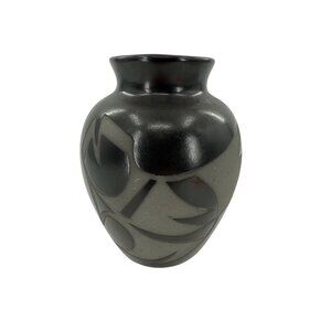 NATIVE AMERICAN BLACKWARE‎ BLACK ON BLACK SIGNED VASE